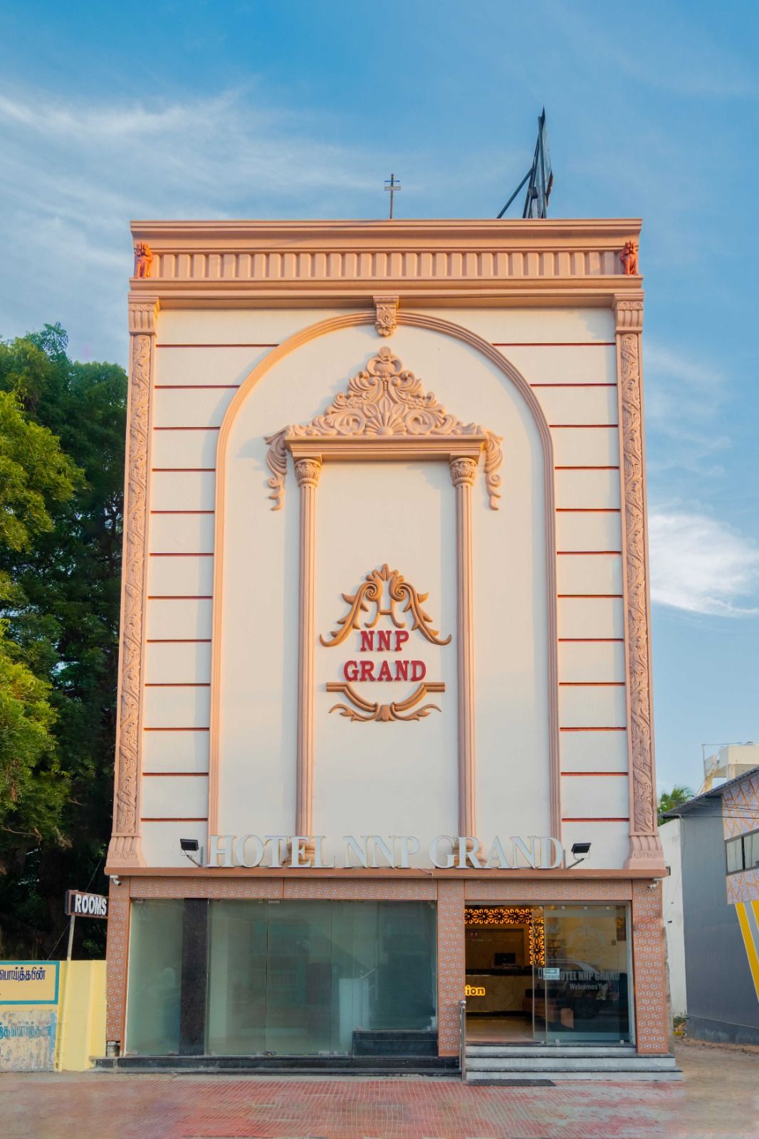 Hotel NNP Grand