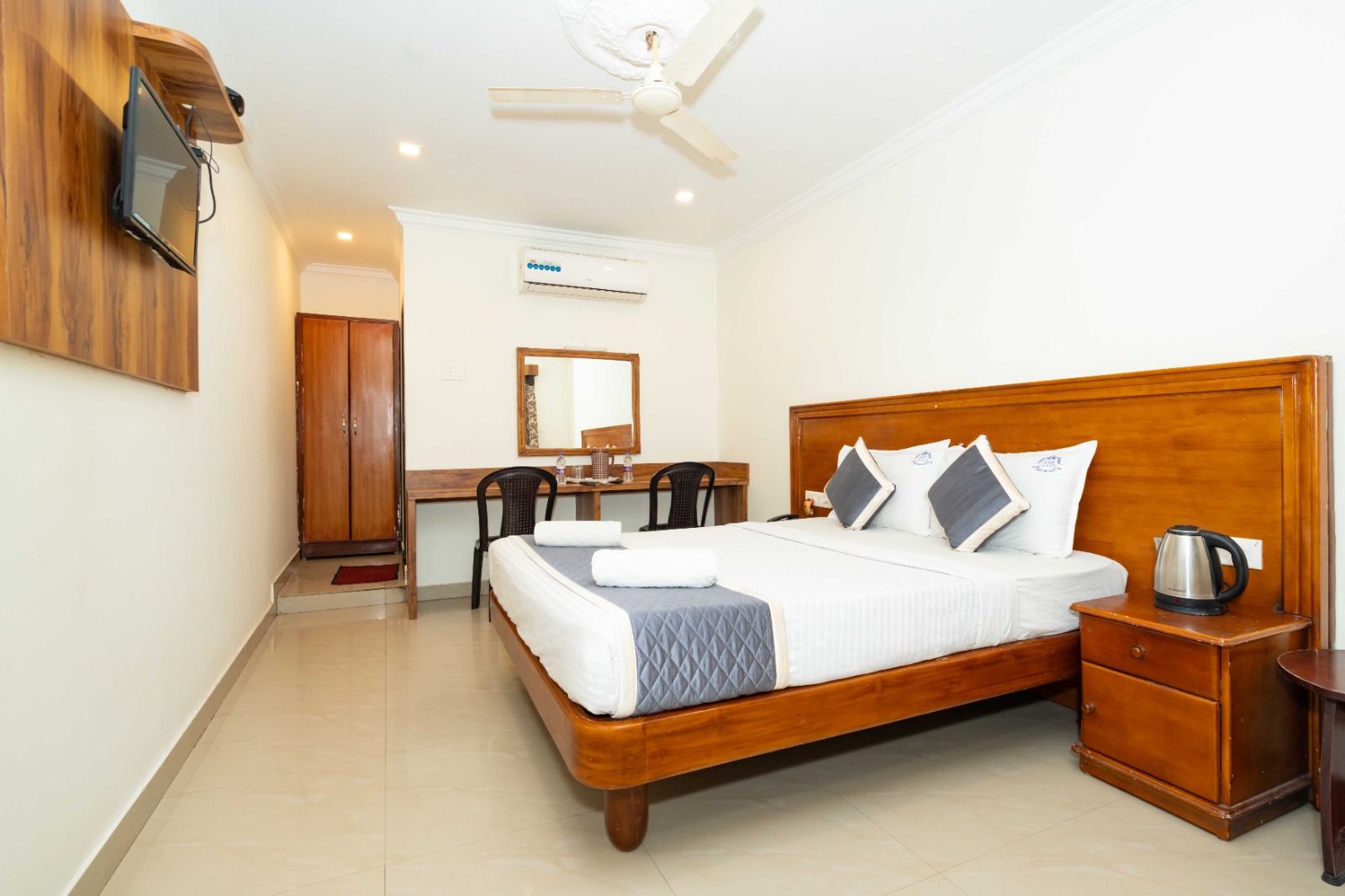 Hotel NNP Grand Deluxe Double Bed AC