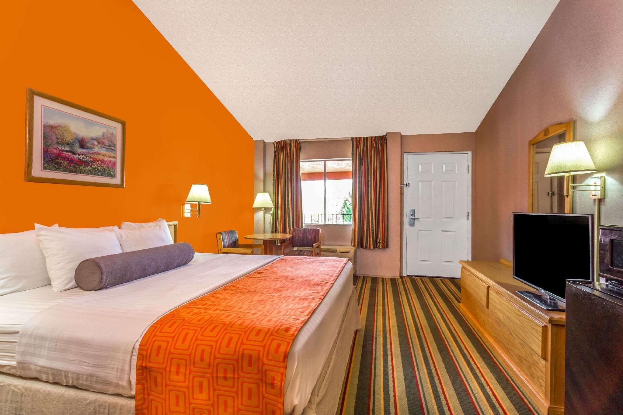 undefined Howard Johnson by Wyndham Phoenix Airport/Downtown Area 4