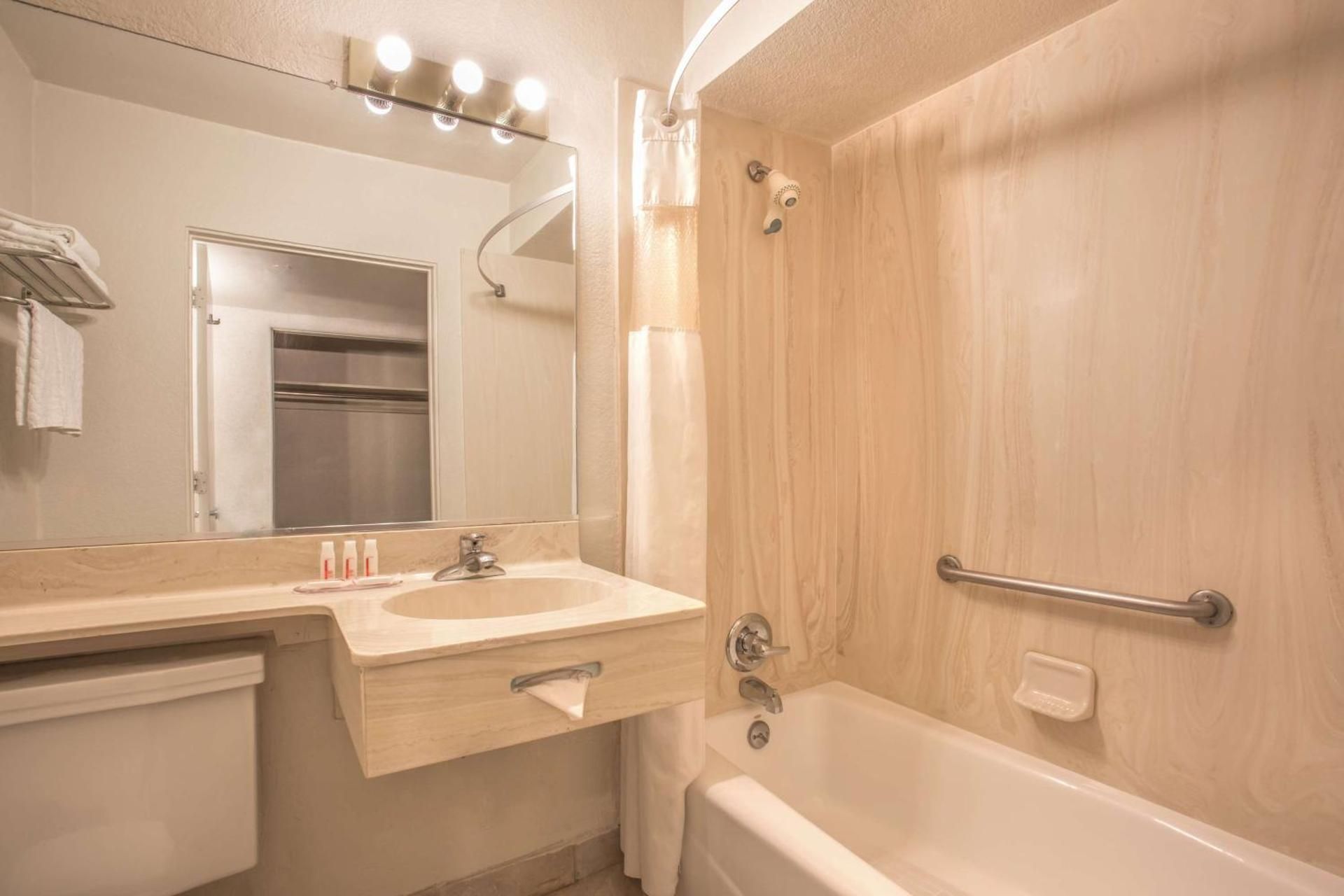 1 King Bed Accessible Room Non-Smoking