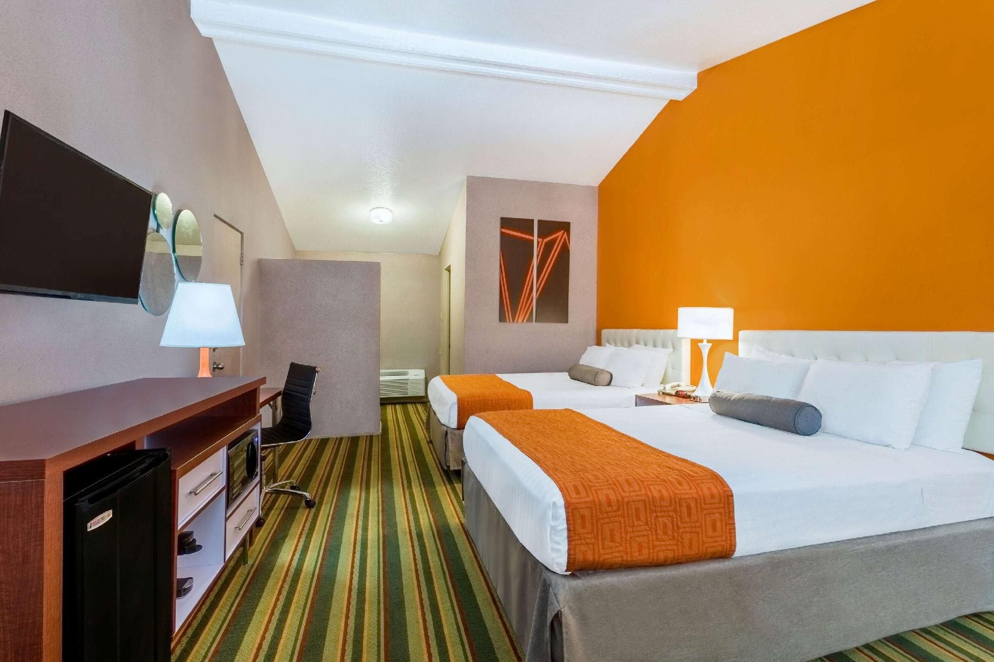 undefined Howard Johnson by Wyndham Phoenix Airport/Downtown Area 9