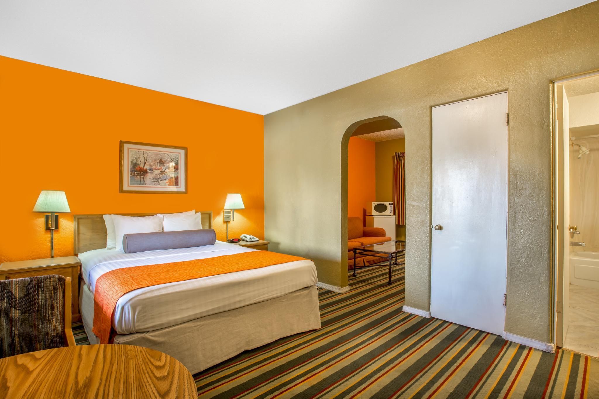 undefined Howard Johnson by Wyndham Phoenix Airport/Downtown Area 7