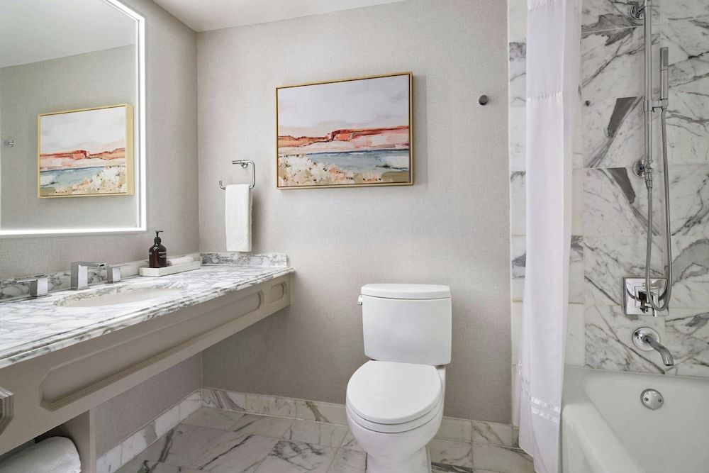 The Camby, Autograph Collection Room, 1 King Bed (Mobility Accessible, Tub) 7