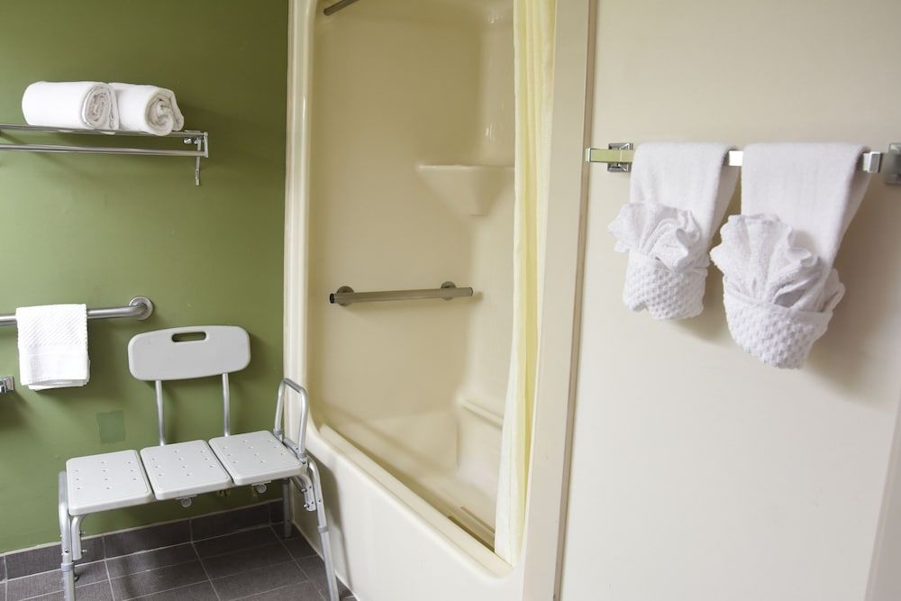 Sleep Inn Phoenix Sky Harbor Airport Standard Room, 1 Queen Bed, Pet Friendly, Accessible, Non-Smoking 6