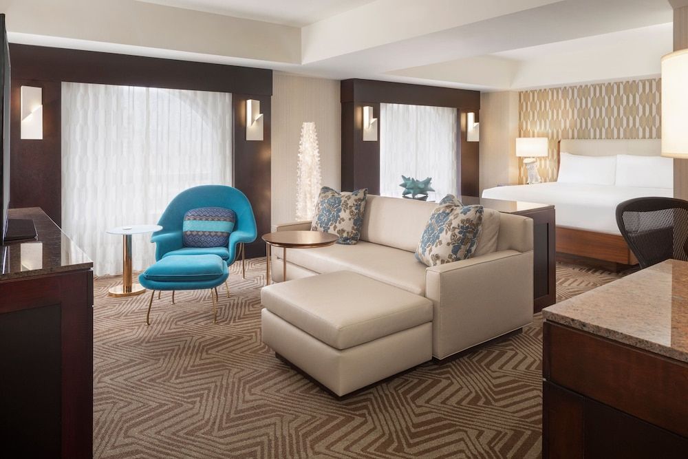 Renaissance Phoenix Downtown Junior Suite, 1 King Bed, Non Smoking 4