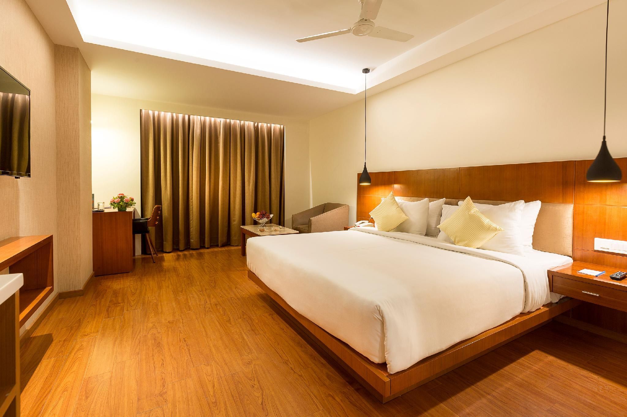 CJ Pallazzio Hotel Executive King Room 5