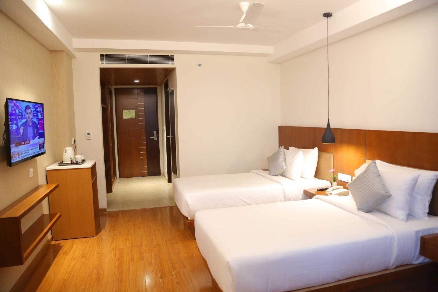 CJ Pallazzio Hotel Executive Twin Room 2