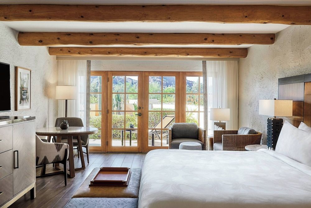 Deluxe Suite, 2 Bedrooms, Non Smoking, Mountain View (Fireplace)