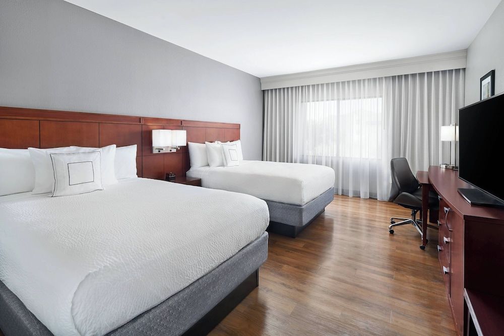 Room, 2 Queen Beds (Mobility/Hearing Accessible, Tub)