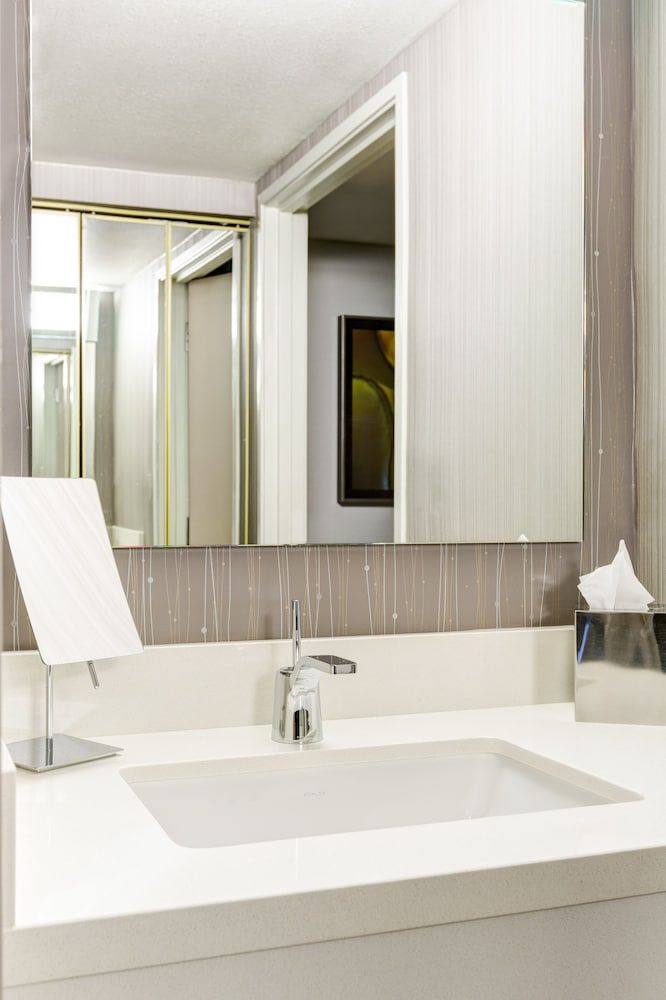Executive Room, 1 King Bed with Sofa bed (Mobility/Hearing Accessible, Tub)