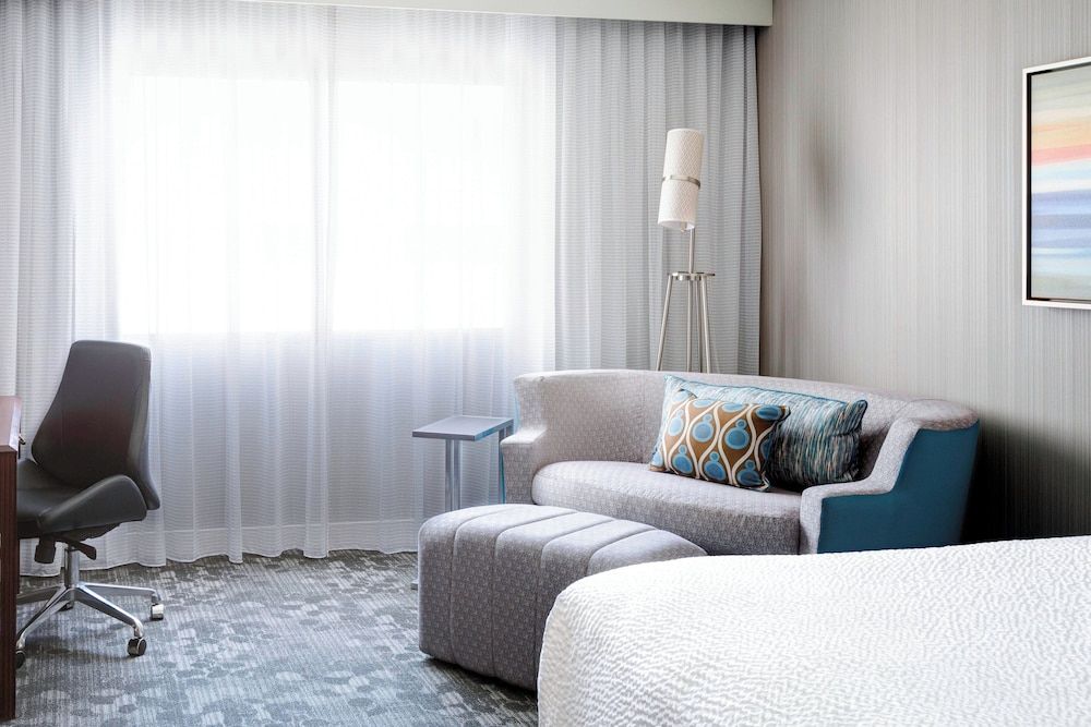 Executive Room, 1 King Bed with Sofa bed (Mobility/Hearing Accessible, Tub)