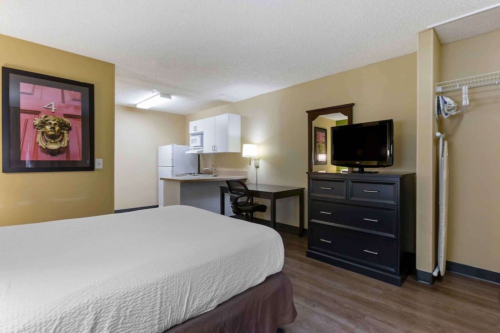 Studio, 1 King Bed, Non Smoking