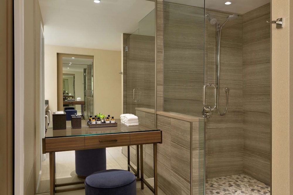 Signature 2 Queen Mobility Access Roll In Shower- 530sf 49sm Patio or balcony in Sunset wing