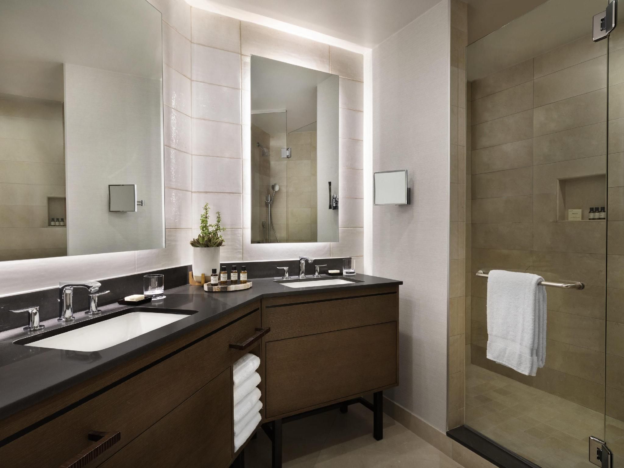 Fairmont View 1 King-  Balcony with golf views, oversized shower, on floors 2-4