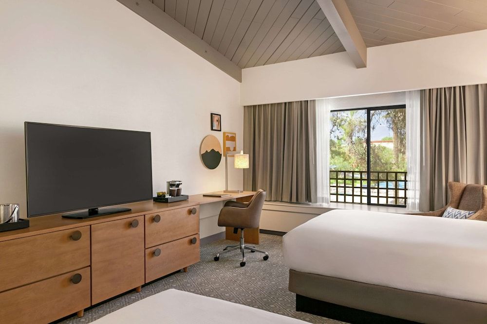 Room, 2 Queen Beds, Accessible (Mobility, Roll-In Shower)