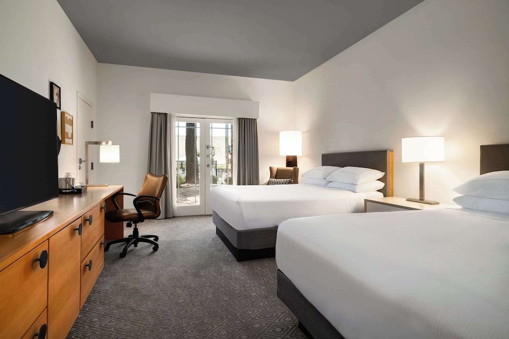 Room, 2 Queen Beds, Pool View