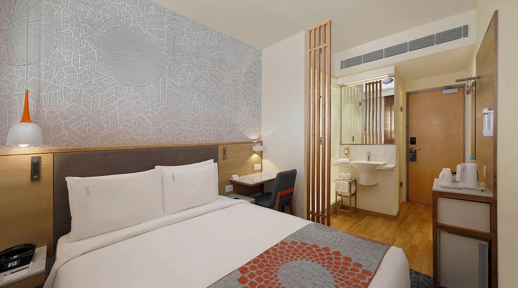 1 Queen Bed Standard with free laundromat