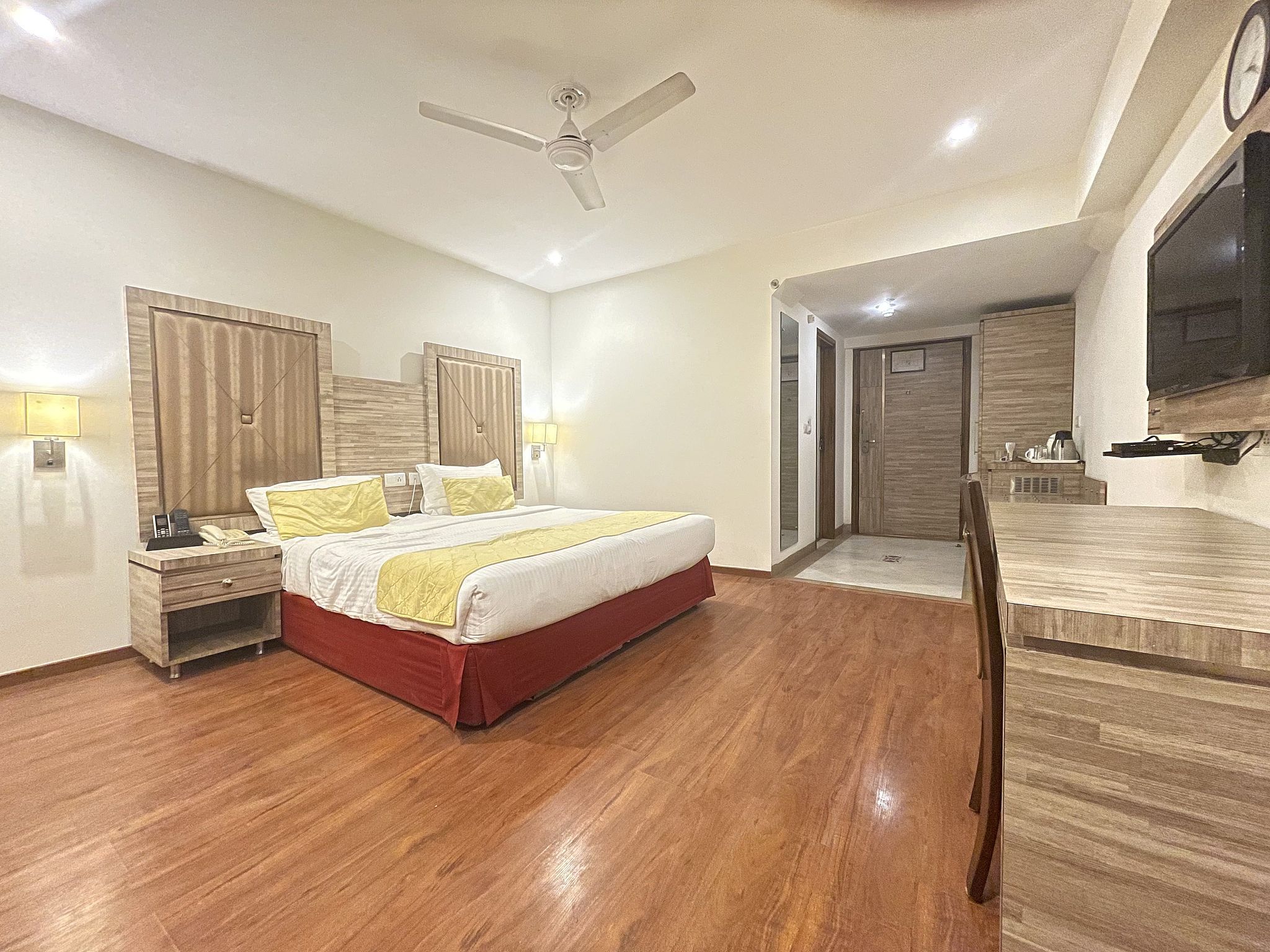 Surasena Regal Vista Agra Deluxe King Room 3