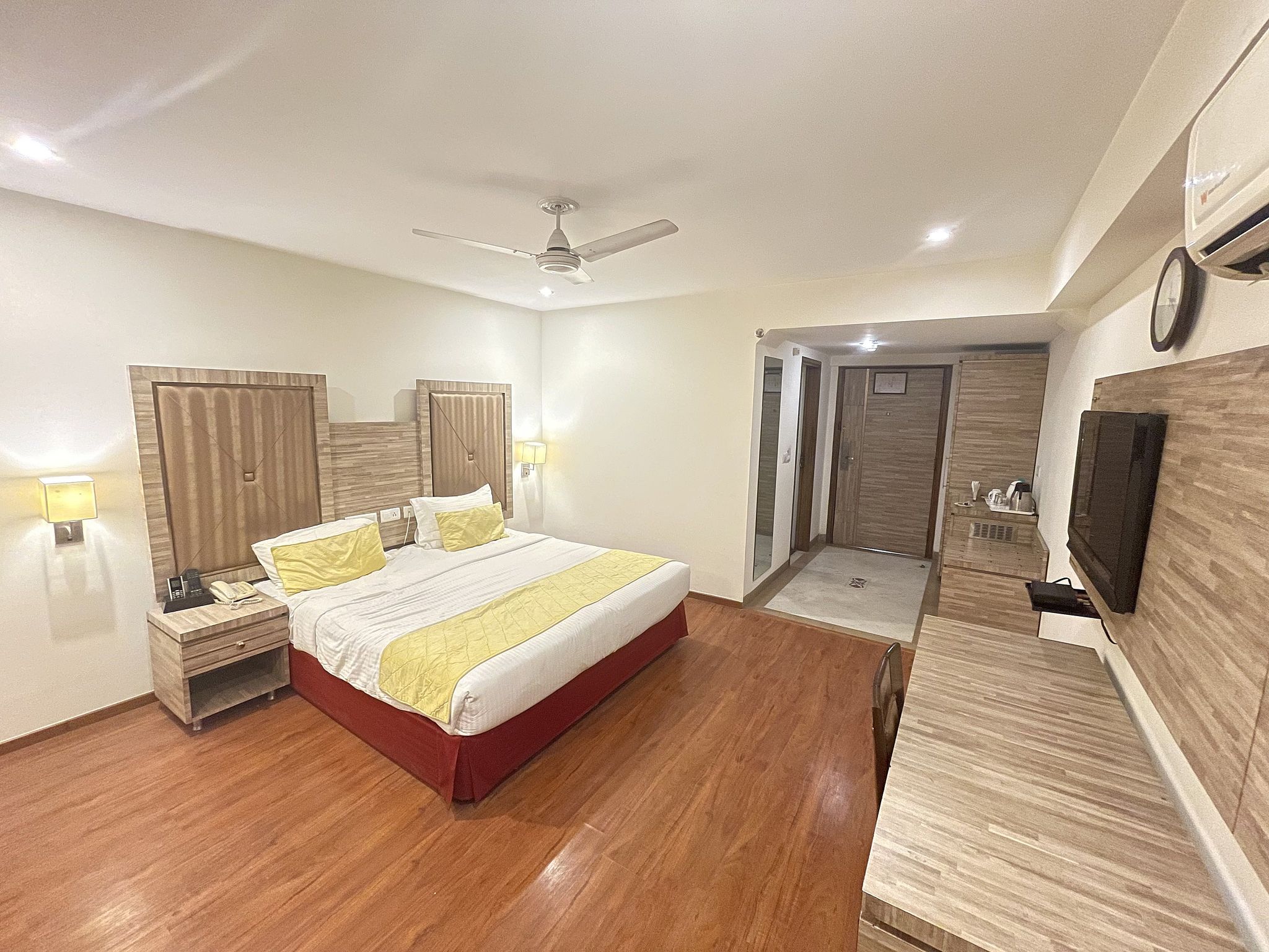 Surasena Regal Vista Agra Deluxe King Room 28