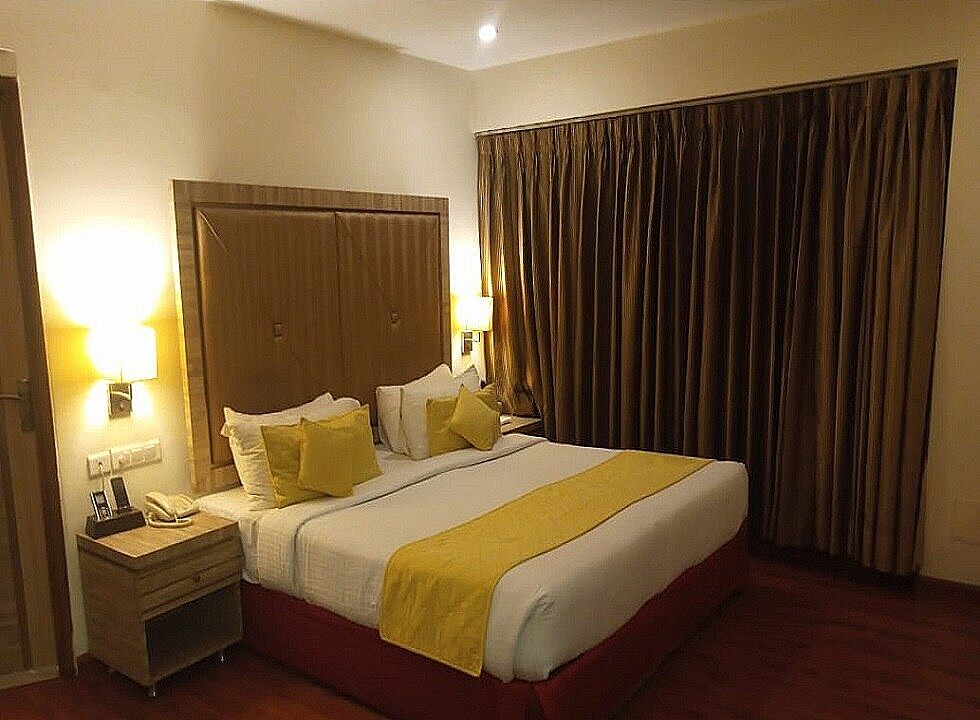 Surasena Regal Vista Agra Deluxe King Room 15