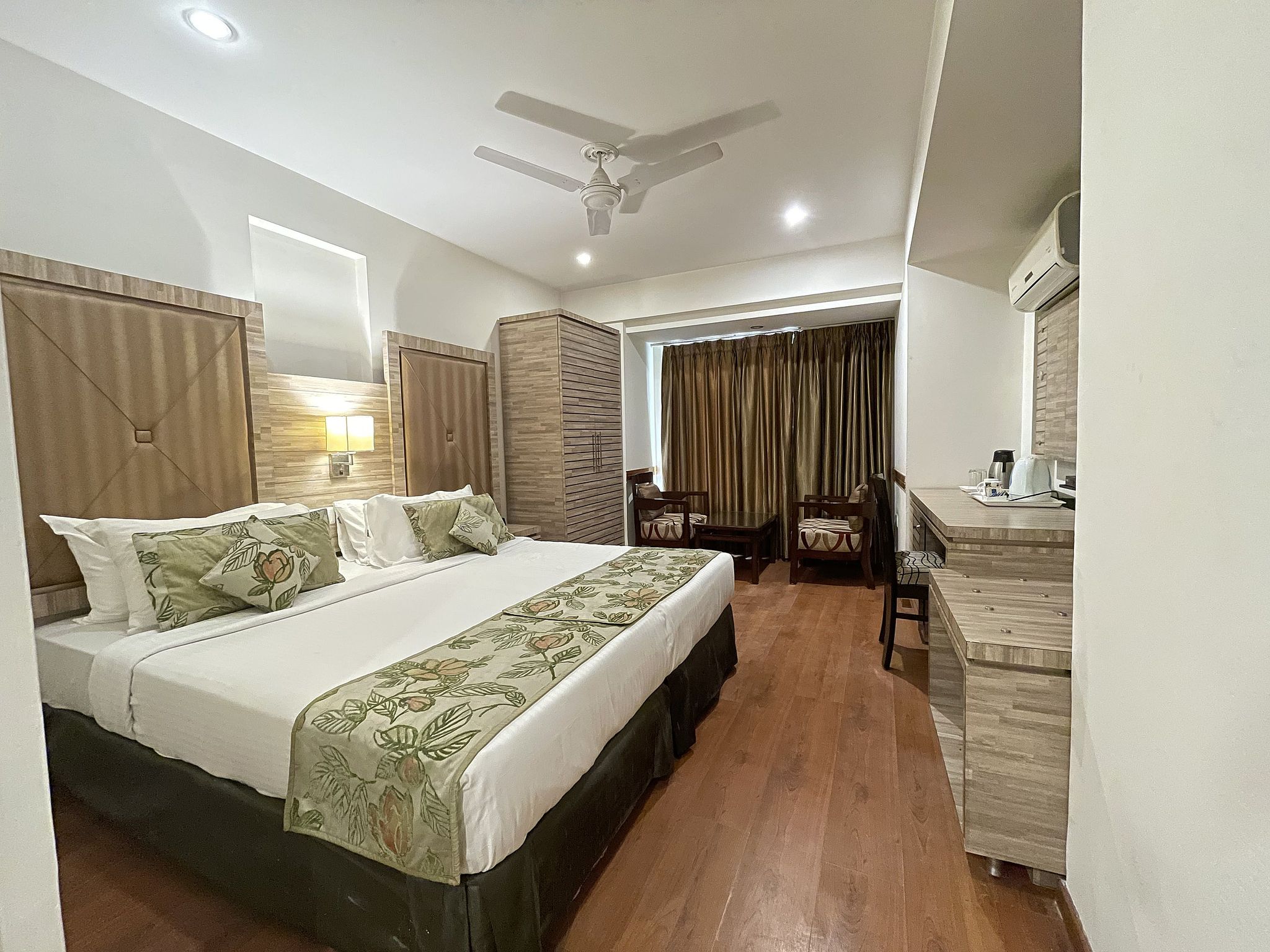 Surasena Regal Vista Agra Deluxe King Room 27