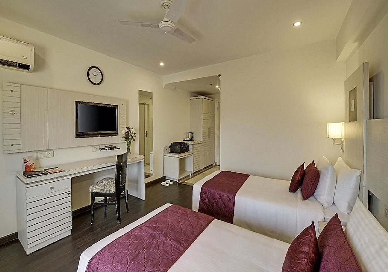 Surasena Regal Vista Agra Deluxe King Room 23