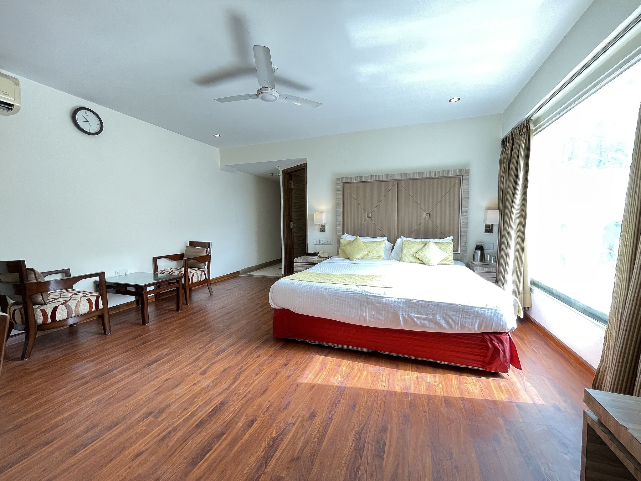 Surasena Regal Vista Agra Deluxe King Room 2