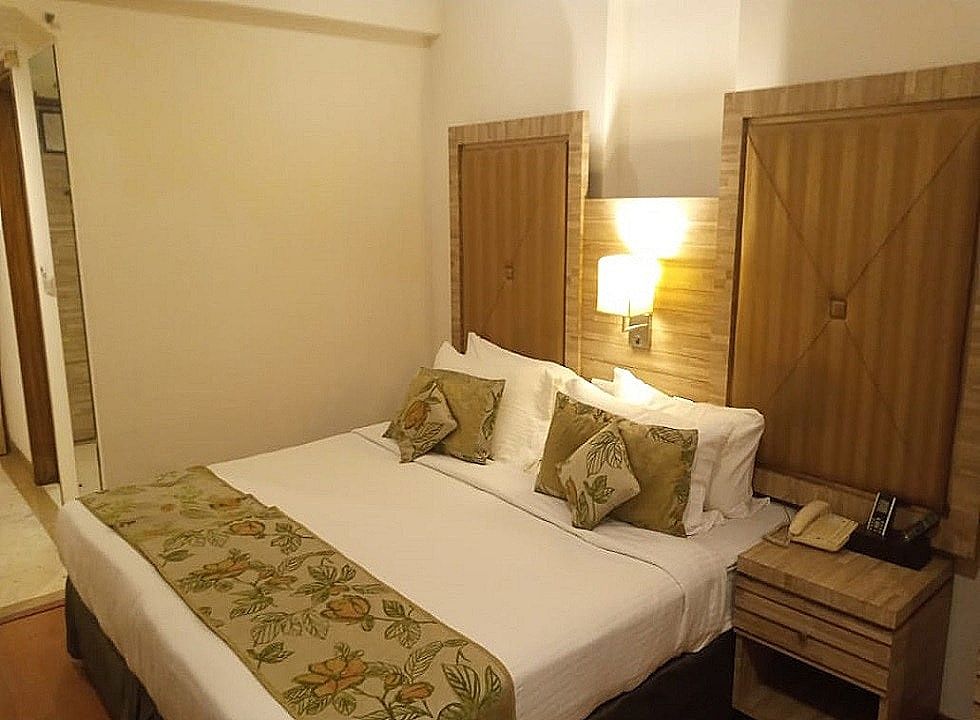 Surasena Regal Vista Agra Deluxe King Room 25