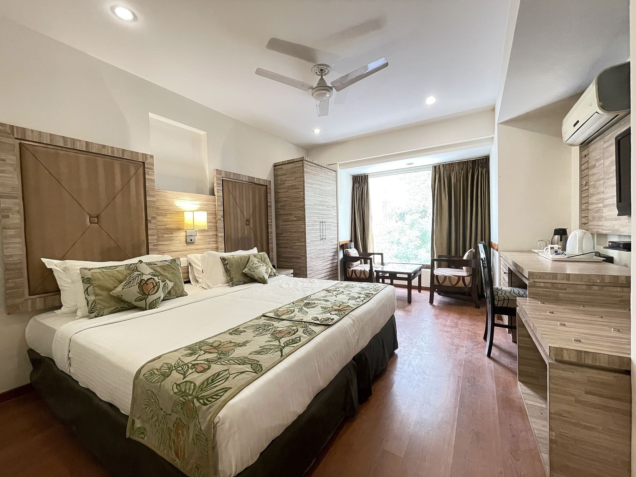 Surasena Regal Vista Agra Deluxe King Room 10