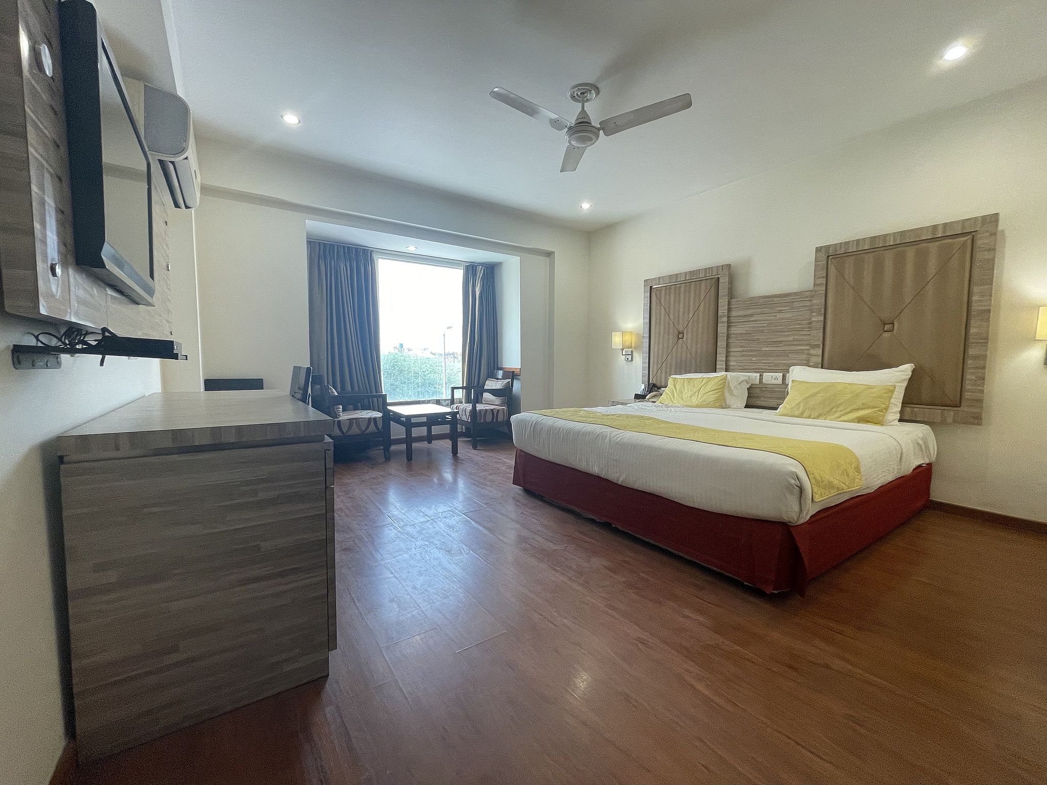 Surasena Regal Vista Agra Deluxe King Room 12