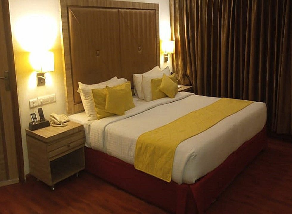 Surasena Regal Vista Agra Deluxe King Room 19