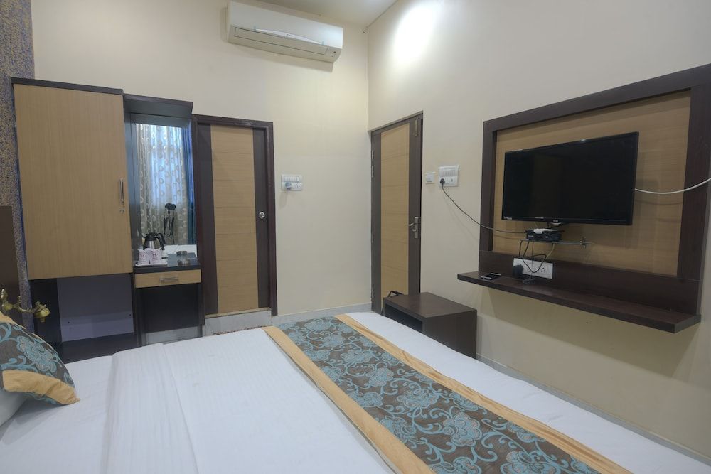 VISHNUVILAS Super Executive AC Room