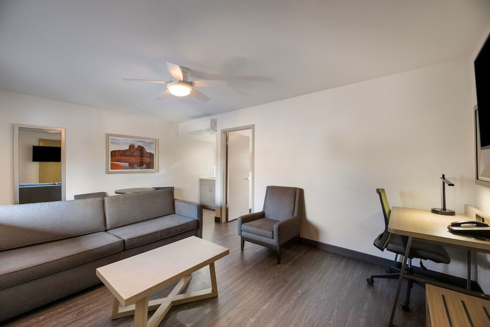 GreenTree Inn Sedona Premium Suite, Mountain View 9