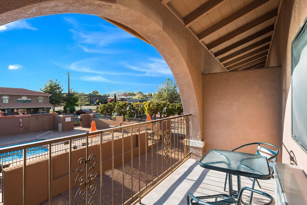 GreenTree Inn Sedona Standard Room, 1 King Bed 6