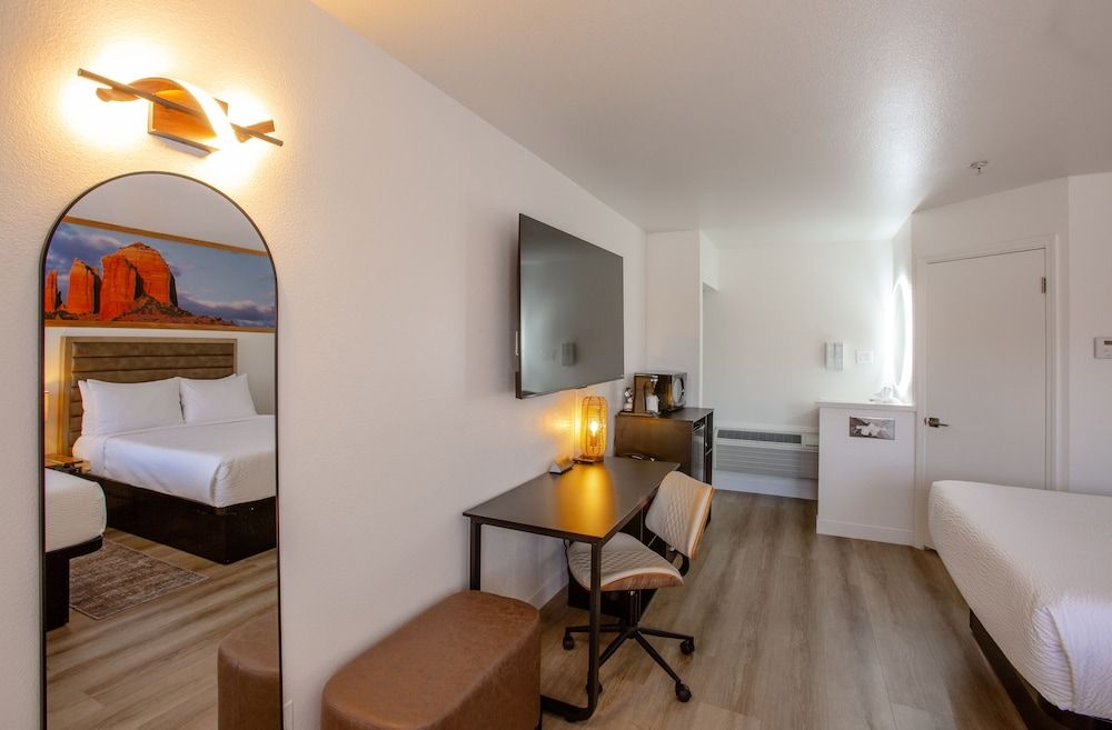 GreenTree Inn Sedona Standard Room, 2 Queen Beds 2