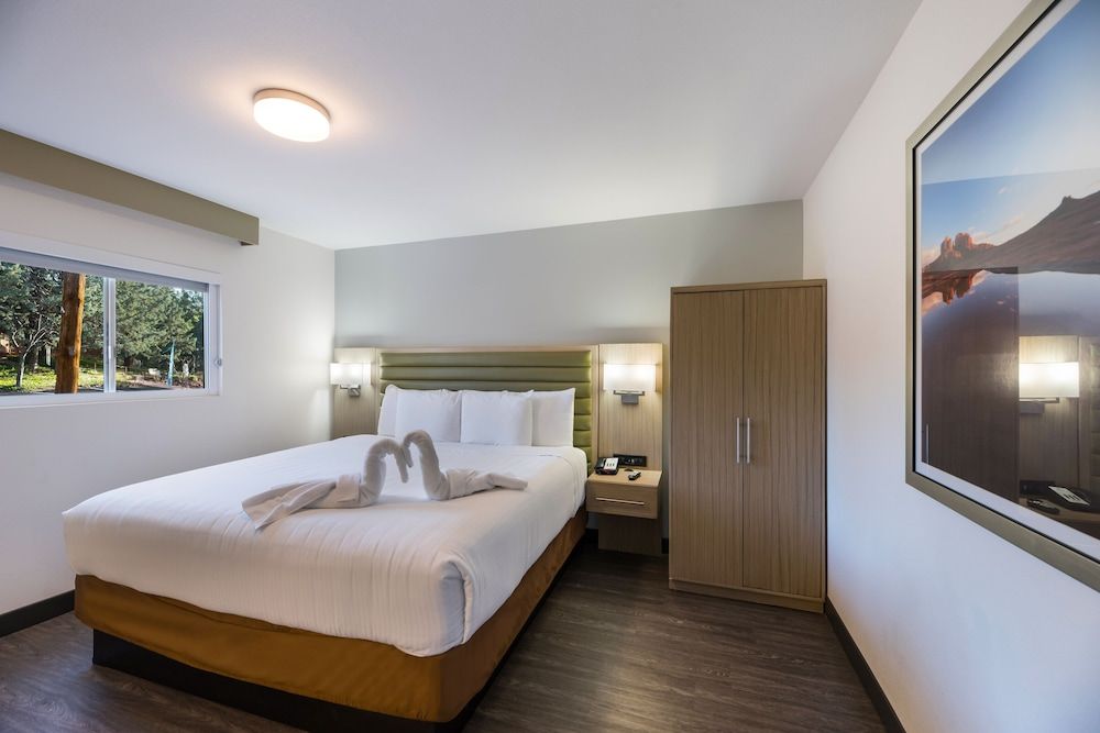 GreenTree Inn Sedona Premium Suite, Mountain View 2