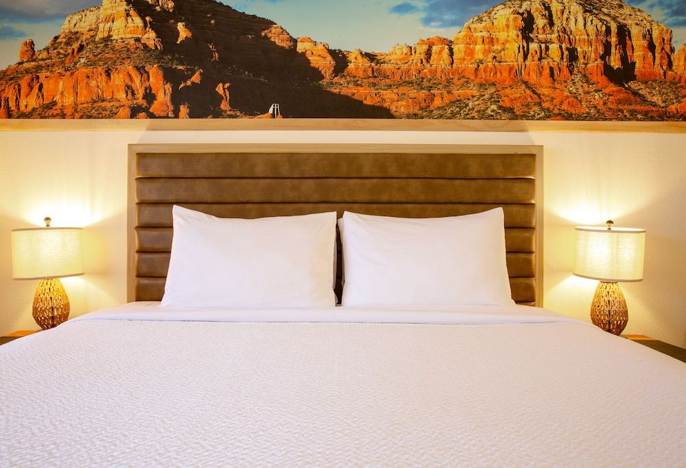GreenTree Inn Sedona Standard Room, 1 King Bed 3