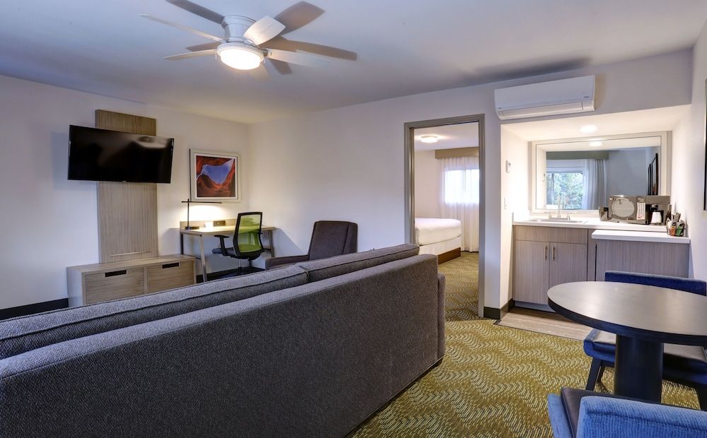 GreenTree Inn Sedona Premium Suite, Mountain View 7