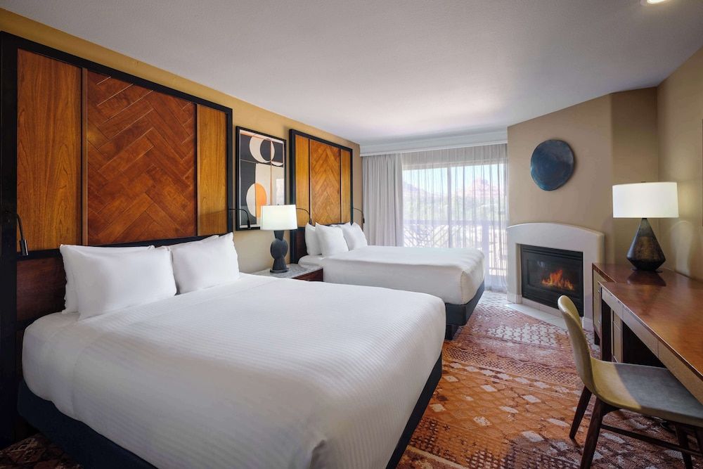 Suite, 2 Queen Beds (Firebowl, Redrock View)