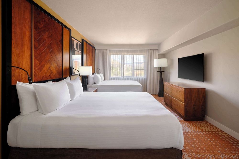 Suite, 2 Queen Beds, Balcony (Redrock)