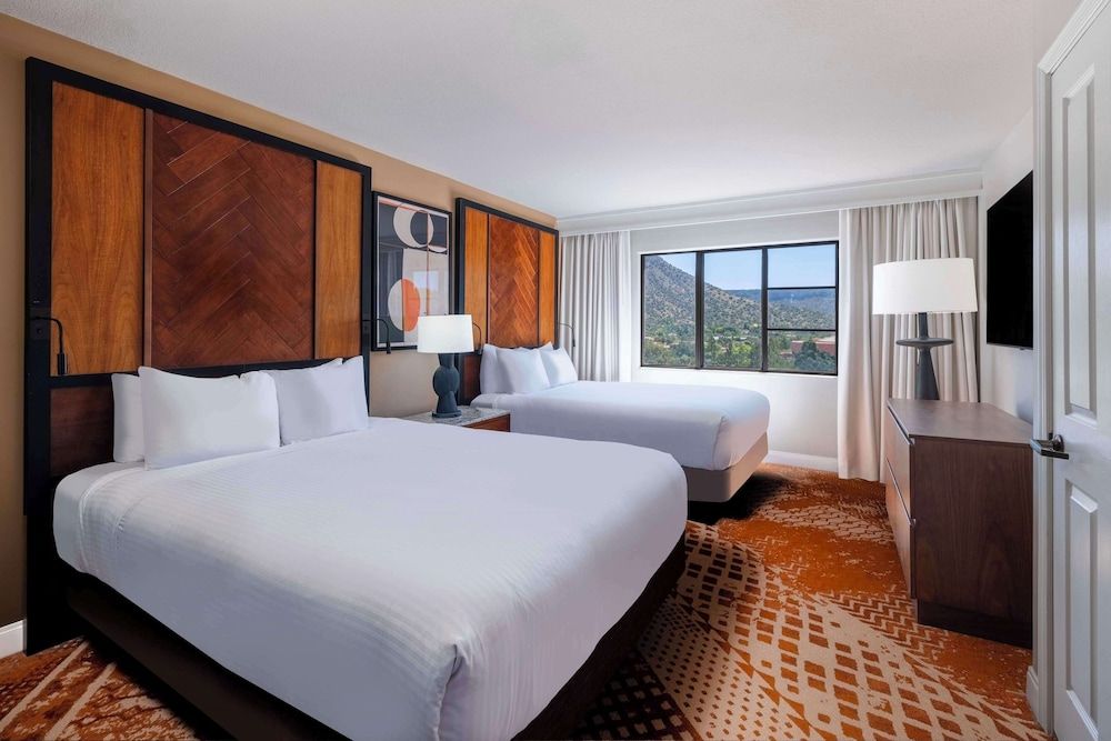 Suite, 2 Queen Beds (Firebowl, Redrock View)