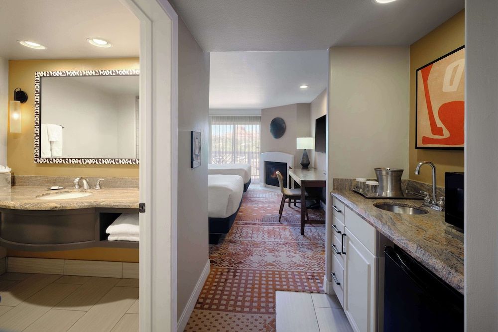 Suite, 2 Queen Beds, Balcony, Mountain View