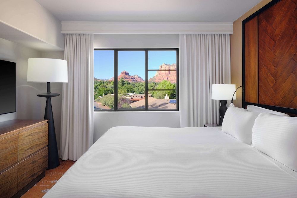 Suite, 1 King Bed, Balcony (Redrock)