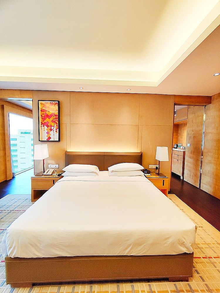 Regency Executive Suite with Lounge Access & One way Airport Transfer