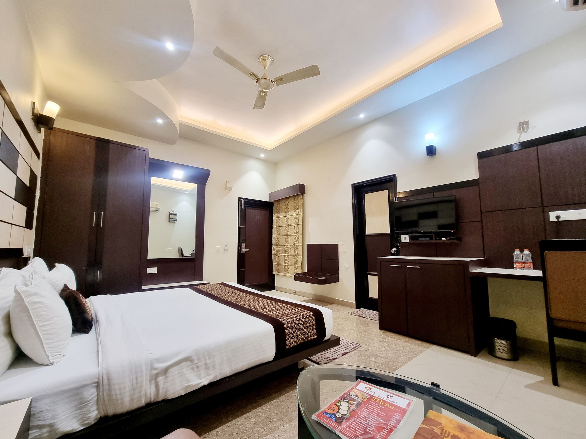 The Esse Hotel Luxury Room 3