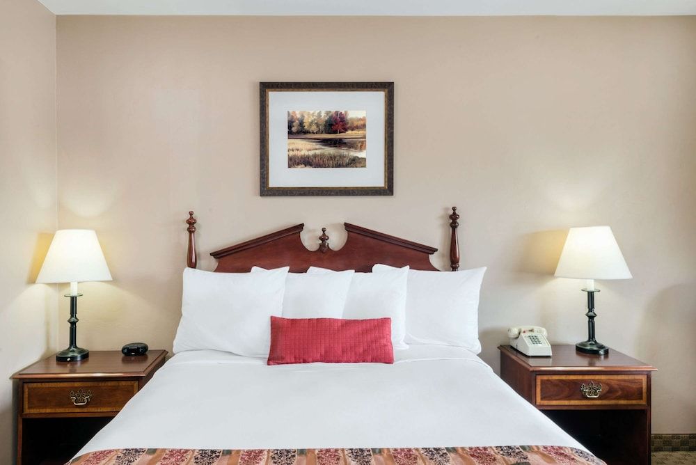 Standard Room, 1 Queen Bed