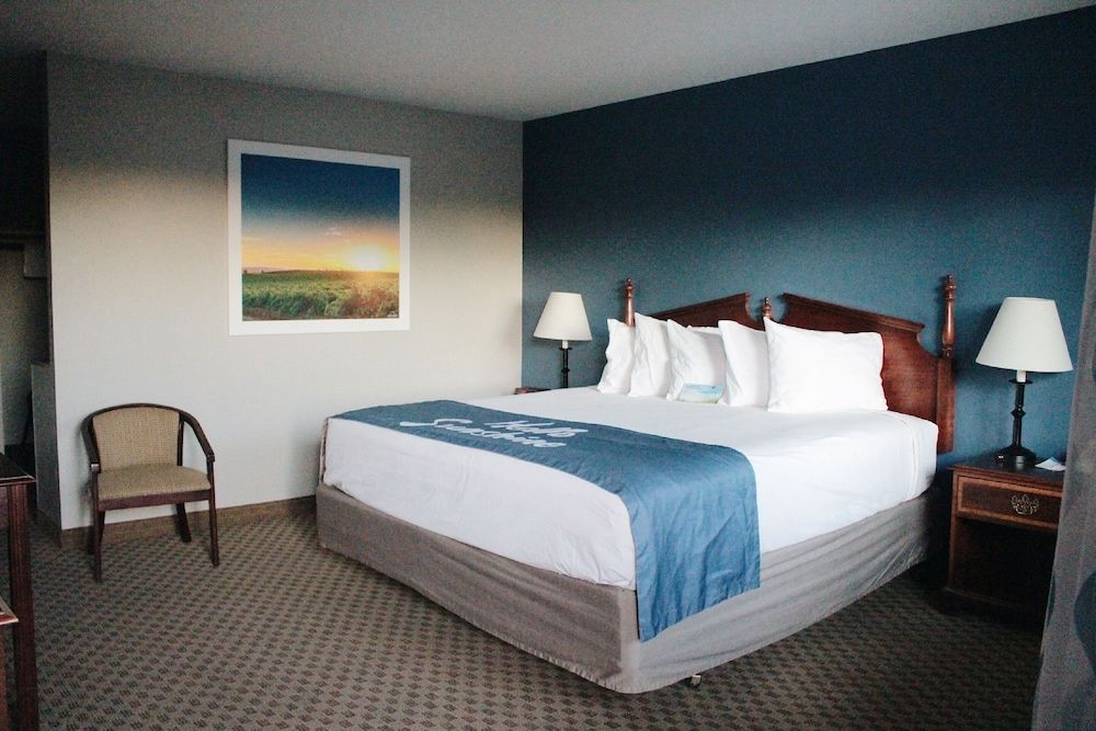 Standard Room, 1 Queen Bed