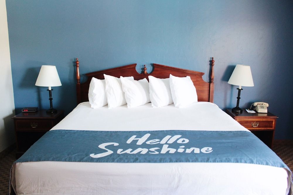 Suite, 1 King Bed, Refrigerator