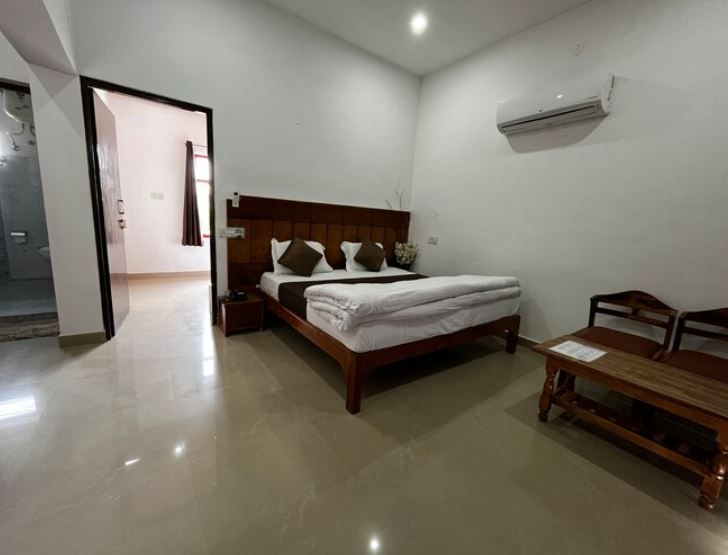 Standard Room With View with Hot and Cold AC