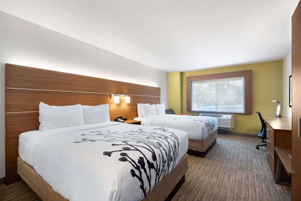 Standard Room, 2 Queen Beds, Non Smoking